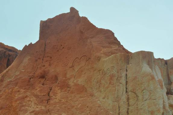 falésias rabiscadas em Canoa Quebrada - CE
